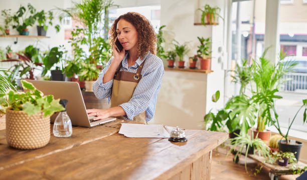 houseplant shop owner doing the bookkeeping